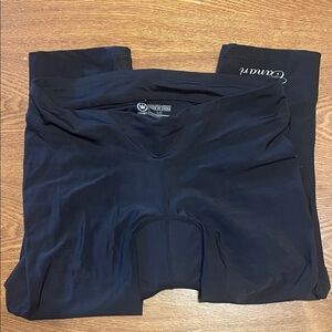 💚💚 Canari Black Cycling Capri with Logo (size L)